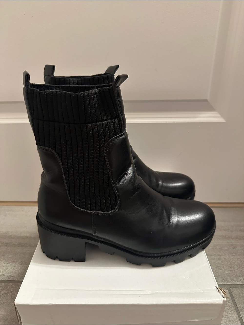 SHEIN Black Women's Lace-Up Chunky Lug Boots